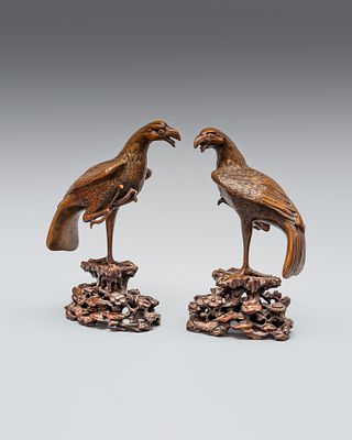 ПАРНЫЕ ФИГУРЫ &laquo;Хищные птицы на скальных основаниях". Китай, 1920-1930-е годы. 
Металл, литьё 