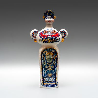 Декоративный штоф &laquo;Соломия&raquo;. СССР, КФЗ, 1974 год. 
Коростеньский фарфоровый завод. 
Авторы: 