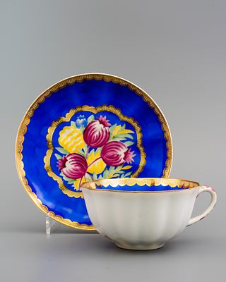 Чайная пара &laquo;Шиповник&raquo;. Дулево, 1960-е годы. 
Фарфор, внутренняя надглазурная роспись, крытьё 