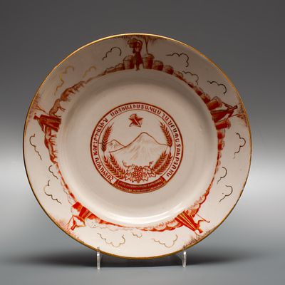 Редкая коллекционная тарелка &laquo;Арарат&raquo;. СССР, 1930-е годы. 
Фарфор, надглазурная роспись 