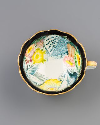 Редкая чашка с внутренней росписью, выполненной на белье ИФЗ. ГФЗ, 1923 год. 
Фарфор 