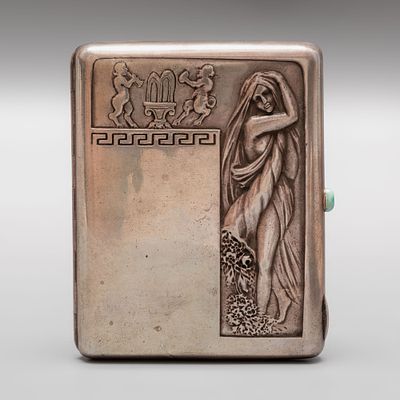 Портсигар в стиле Ар деко &laquo;Девушка&raquo;. Серебро, золочение внутри. 
Клейма: 875 голова рабочего 
