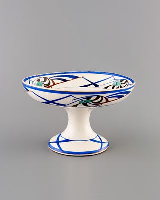 Вазочка (конфетница) на ножке с абстрактным рисунком. Дул&euml;во, 1920-1924-е годы. 
Фарфор 