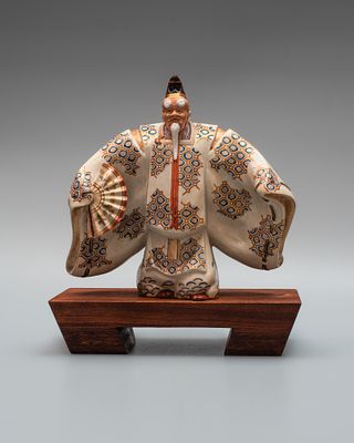 Окимоно "Окина". Япония, Киото, эпоха Мэйдзи (1868-1912). 
Керамическая масса, глазурь 