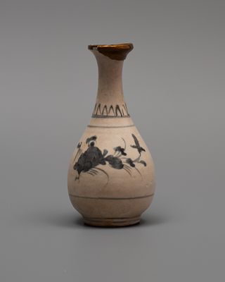Токкури (бутылочка для саке). Япония, период Эдо (1603-1868), середина ХVII века. 
Фарфор 