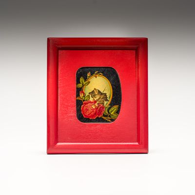 Плакетка &laquo;Кошка и красная роза&raquo;. Европа, 1910-1920-е годы. 
Папье-маше, лак, живопись. 