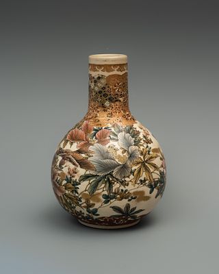 Кинкодзан. Ваза "Воробьи среди цветов".
. Мастер: Кинкодзан Собэй VII (1867–1927) 
Япония, Киото 