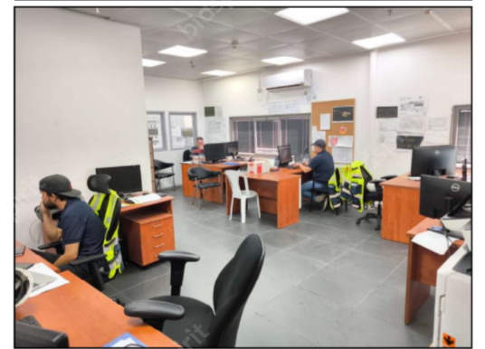 , זכויות החברה שבחכירה, קרית גת, רחוב הבונים 1. זכויות החברה שבחכירה
הרשומה בפנקס המקרקעין 
שטח החלקה - 1,766 מ"ר
שטח בנוי - 1,306 מ"ר
זכויות - חכירה מהוונת מרמ"י.