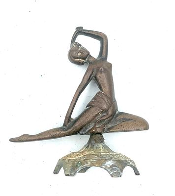 פסל בלרינה וינטג’ מברונזה/פליז – דמות רוקדת אלגנטית, גובה 14 ס״מ. פסל קטן ומרשים בעבודת יד בדמות 