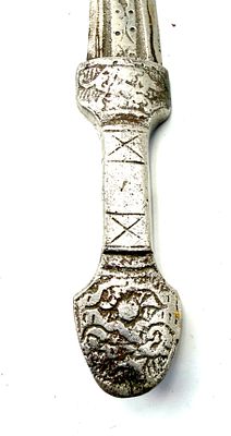 Small Middle Eastern Cast Metal Dagger – 16 cm. A small Middle Eastern cast metal dagger 