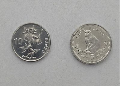 לוט 2 מטבעות עולם - איי שלמה וגיברלטר. לוט הכולל שני מטבעות מקוריים: 
מטבע 10 סנט מאיי שלמה 