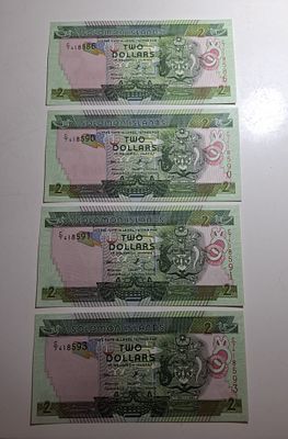 לוט 4 שטרות איי שלמה, שניים מהם מספרים עוקבים. UNC