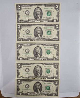 לוט אספנים מיוחד - 5 שטרות $2 ארה״ב UNC עם מספרים סידוריים עוקבים + טעויות סטיות חיתוך (Cutting 