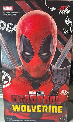 דמות פעולה רשמית של דדפול - ZD Toys (קנה מידה 1/10), ברישיון רשמי של Marvel Studios ודיסני. 