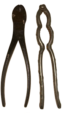 לוט כלי עבודה וינטג' - KNIPEX & PIANO. קאטר מקצועי של KNIPEX דגם 74-10 לצד מפצח אגוזים מתוצרת 