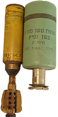 לוט 2 פריטי מיליטריה צהל"י ישן, תרמילי פצצת עשן + פצצת מרגמה. נמכרים כפריטי אספנות בלבד, במצב 