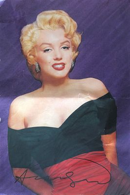 Andy Warhol (1928-1987). "senza titolo", poster autografato a pennarello, cm 28x42