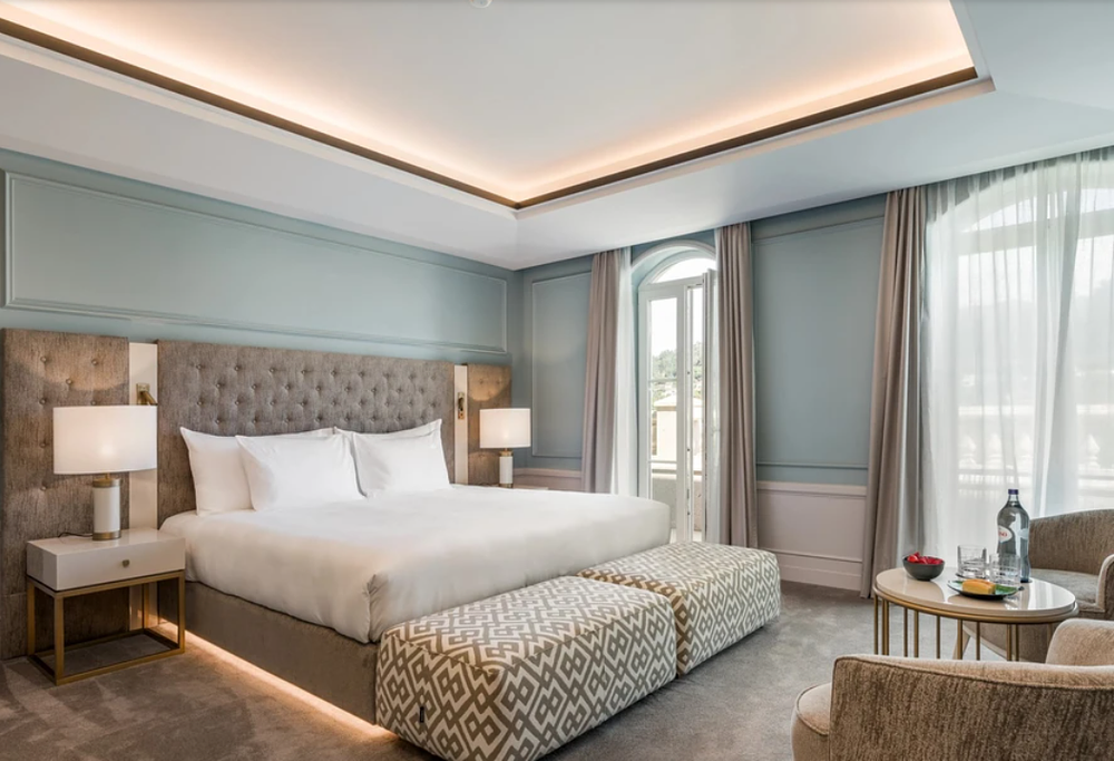 Fertini | Auction 152 | Auction of Experiency Hotel Maison Albar Braga