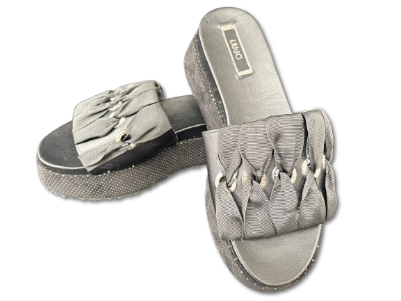 LUI. JO Sandals. LIU sandals. JO size 37. Signs of wear.