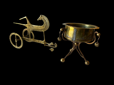 Hearth and Cup Horse. Fireplace horse and bronze cup
French
Sec. XIX
Signs of use.
