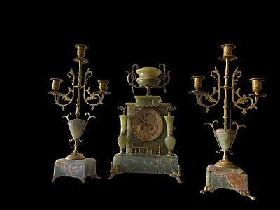 Garniture
green marble
applications in patinated bronze, consisting of a clock and a pair