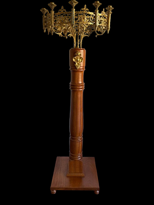 Church Chandelier. Church chandeliers in mahogany wood with 10 bronze lights.
End of Sec. XIX: