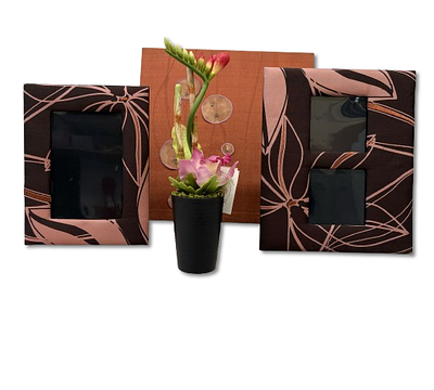Objetos de Decoração. Conjunto composto por 1 unidade de quadro decorativo em seda natural para