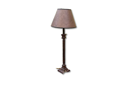 Candeeiro de Mesa com abat-jour. Candeeiro de mesa em ferro com abat-jour. Sinais de uso e a
