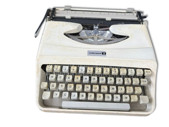 Underwood 18 Typewriter Vintage. Underwood 18 Typewriter - Vintage Manual Portable Typewriter | 