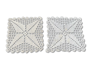 Set of 2 Lace Napkins. Set consisting of 2 units of handmade lace doilies. Signs of use.