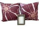 Decorative Items. Set comprising two decorative cushions in natural silk with plush filling, 1 Image - 2