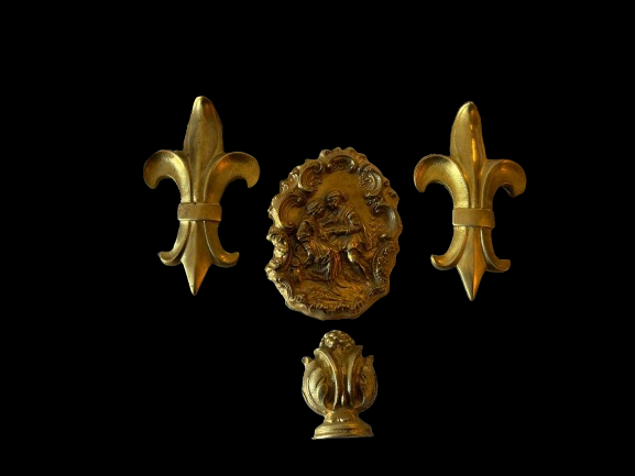 Rosettes. Bronze rosettes. 
French 
Sec. XIX 
Signs of use 
Application on furniture, doors, etc