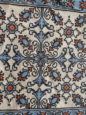 Rug. Arraiolos carpet with floral pattern. Signs of wear.