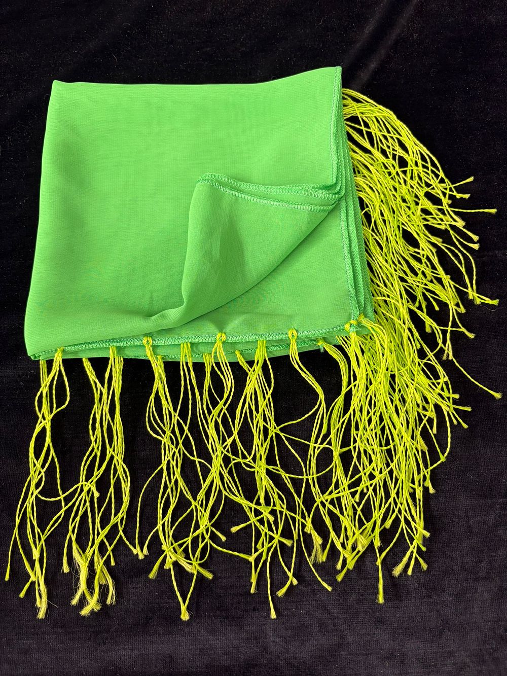 Scarf. Polyester shawl with fringe. Signs of use.