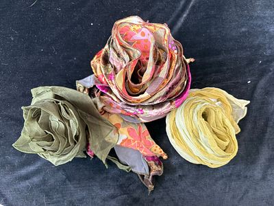 Set of 1 Scarf and 1 Headbands. Set consisting of 1 organza sash. One unit of polyester scarf. A 