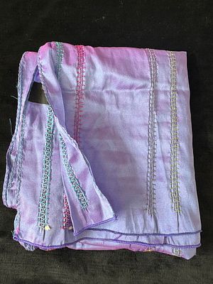 Scarf. Silk and polyester scarf. Signs of use. 
.