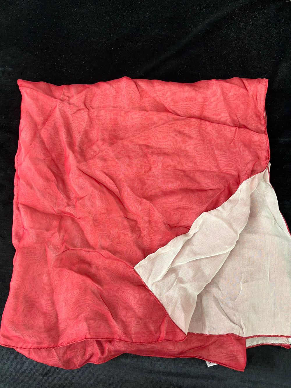 Scarf. 100% double-sided silk scarf. Signs of use.