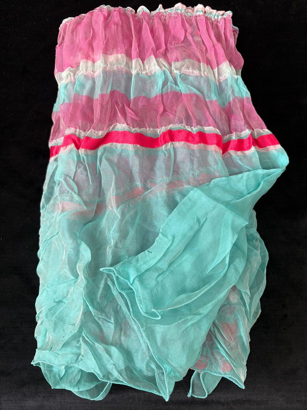 Scarf. Polyester scarf. Signs of use. 
.