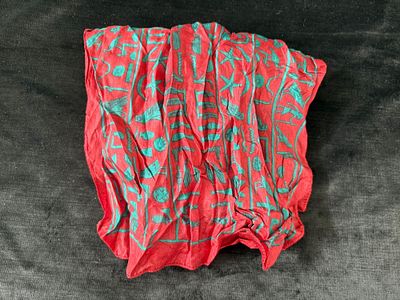 Scraf. Polyester scarf with pattern. Signs of use.