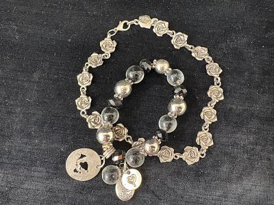 Set of 2 Vintage Bracelets. Set consisting of two vintage silver bracelets. Signs of wear.