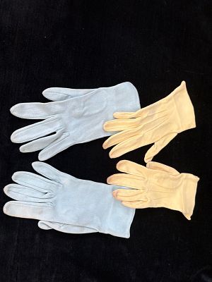 Vintage Glove Set. Set consisting of two pairs of vintage gloves, size S. Signs of use.