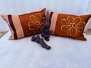 Decorative Cushions & Statues. Set comprising two decorative cushions in natural silk with plush Image - 2