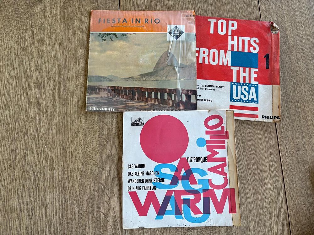 Vynil Records Vintage. Set of 3 vintage vinyl records by famous artists Top Hits from USA 