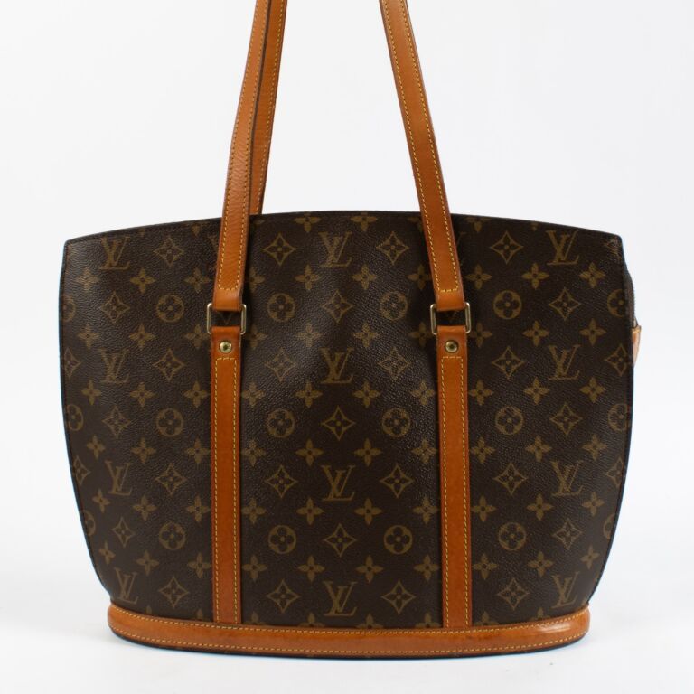 Mala Louis Vuitton Monogram Babylone. Elegante e funcional, a Bolsa de Ombro Louis Vuitton 
