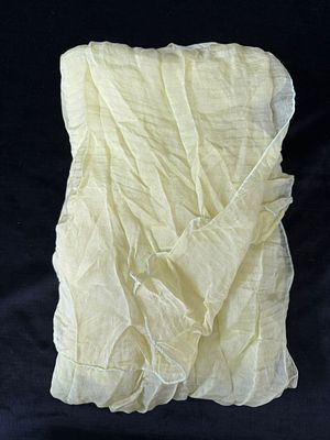 Long Scarf. Long scarf in polyester. Signs of use. 
.