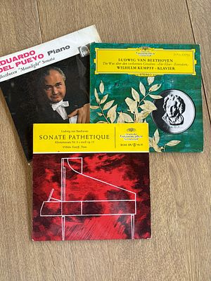 Vynil Record Vintage. set of 3 vintage vinyl records by famous artists such as Eduardo Del Pueyo 