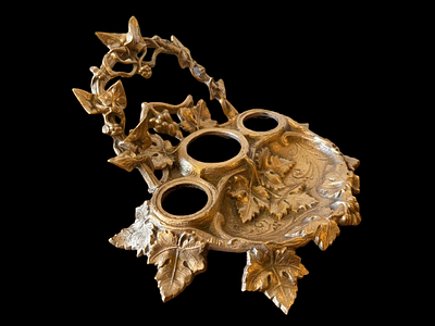 Candle Holder. Holder for 3 bronze candles with high relief plant motifs. 
French. 
Sec. XIX. 
