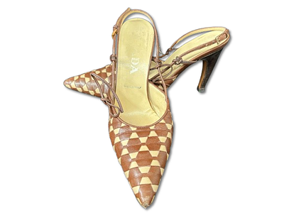 Sapatos Vintage PRADA. Sapatos vintage da marca Prada . Tamanho 35 e meio. Sinais de uso.