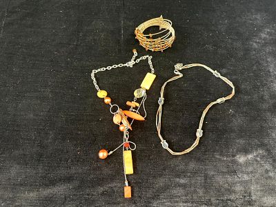 Conjunto de 2 colares e uma Pulseira Vintage. Conjunto composto por 2 colares e uma pulseira 