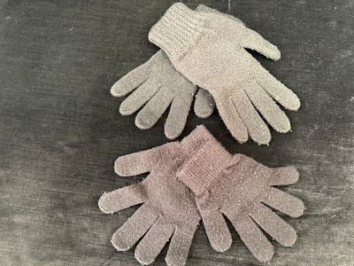 Conjunto 2 Pares Luvas de l&atilde;. Conjunto de dois pares de luvas de l&atilde;, um par de adulto tamanho S 